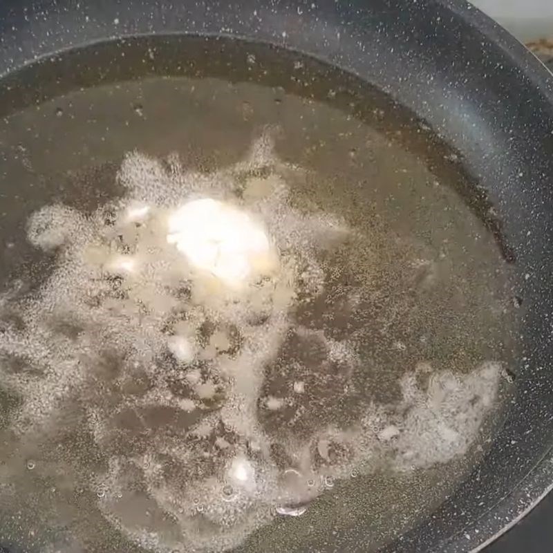 Bước 3 Chuẩn bị chảo và dầu chiên cá Ướp cá chiên giòn