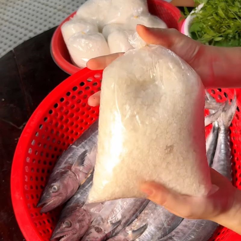 Bước 2 Chuẩn bị muối hột Cá thu muối dùi
