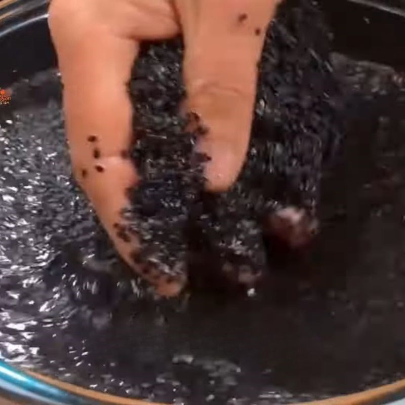 Bước 1 Chuẩn bị và ngâm mè đen Dầu mè