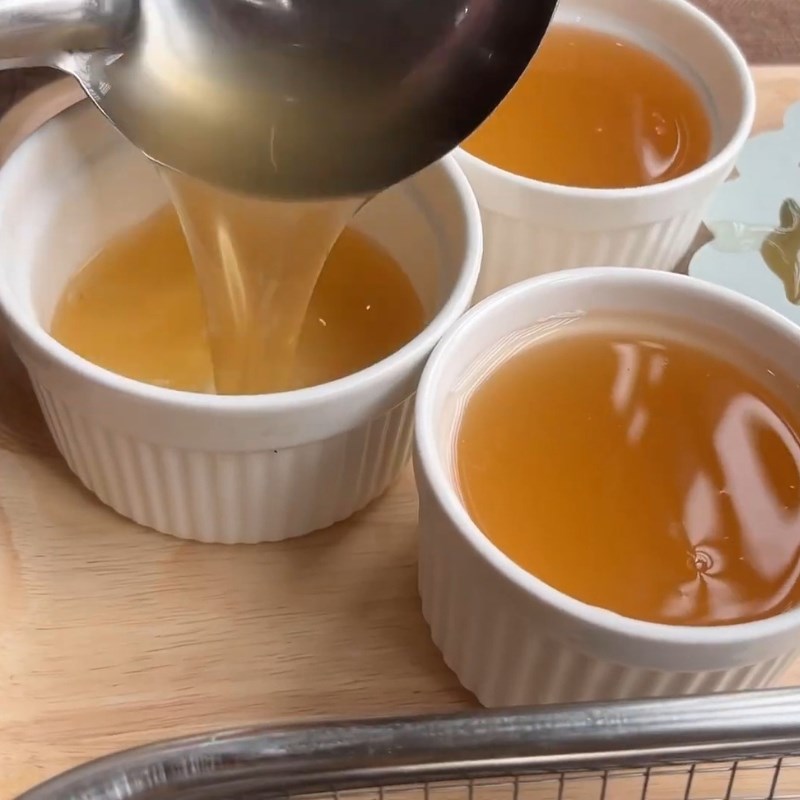 Bước 3 Đổ khuôn và chờ đông Thạch mác púp