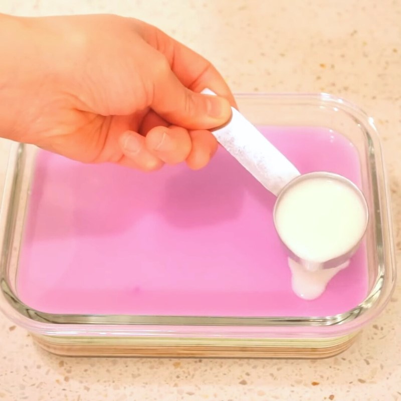 Bước 7 Đổ rau câu ngàn lớp không tách lớp Rau câu ngàn lớp