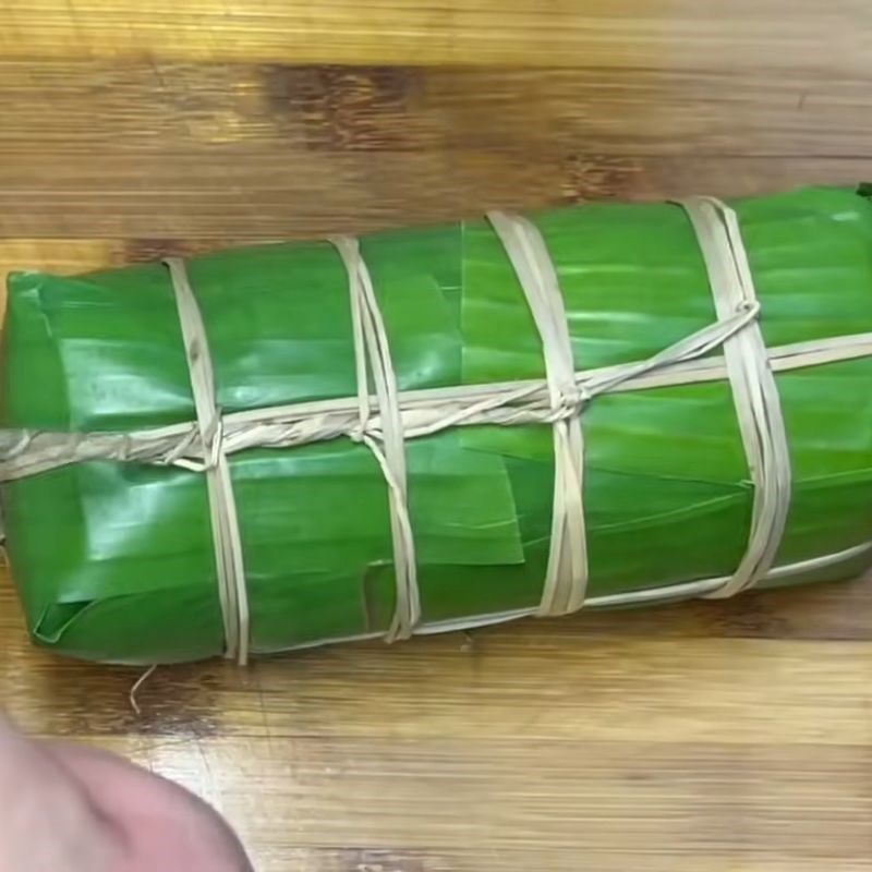 Bước 6 Gói chả lụa bì ớt xiêm xanh bằng lá chuối Chả lụa bì ớt xiêm xanh