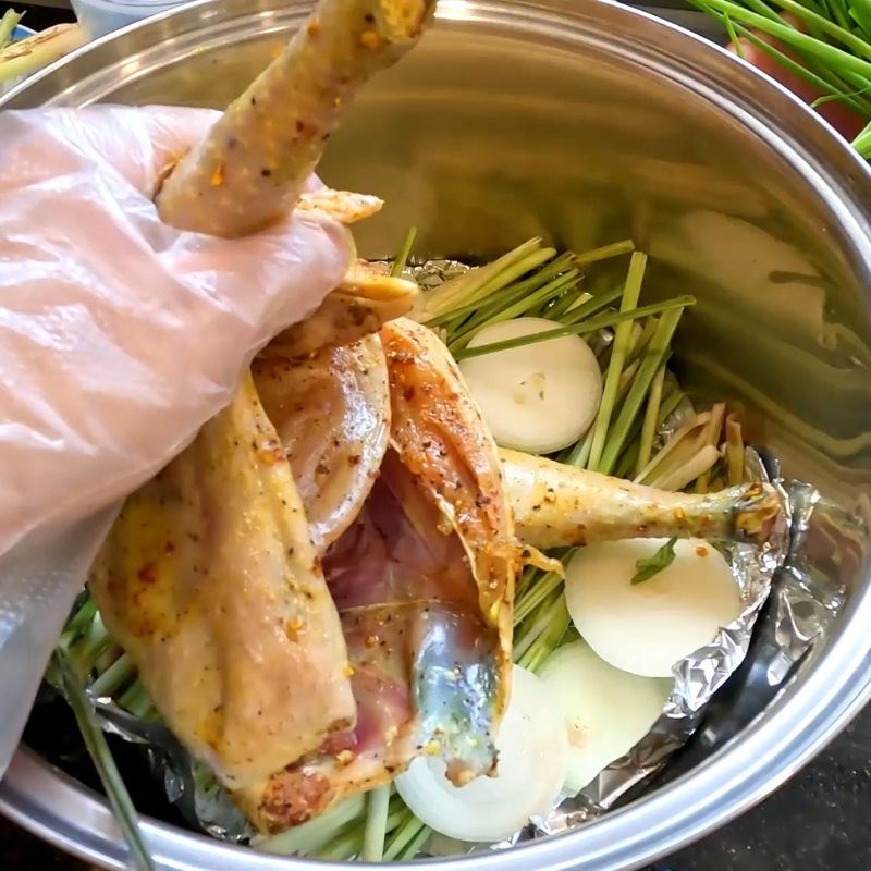 Bước 4 Hấp gà hấp muối sả thơm lừng Gà hấp muối da giòn