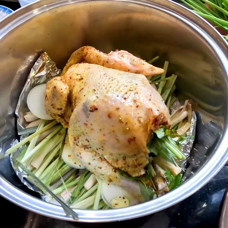 Bước 4 Hấp gà hấp muối sả thơm lừng Gà hấp muối da giòn