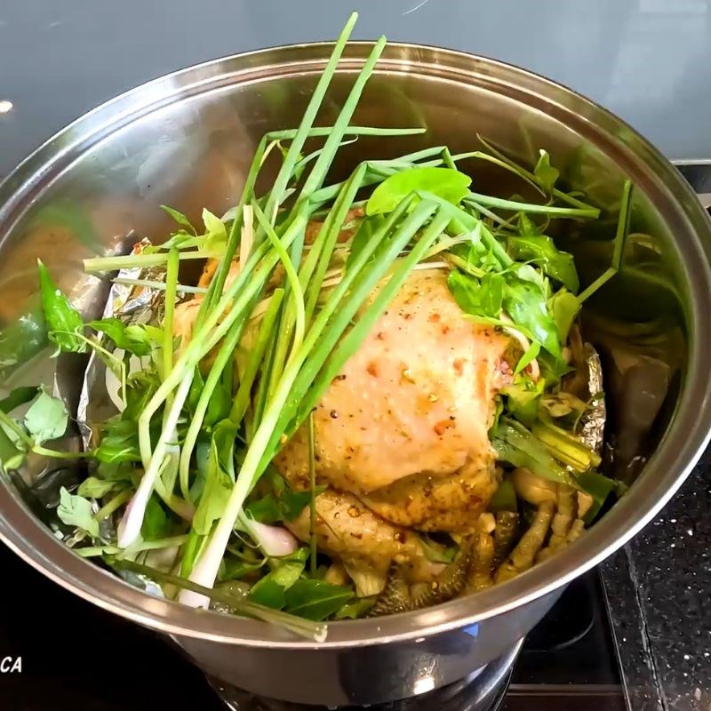 Bước 4 Hấp gà hấp muối sả thơm lừng Gà hấp muối da giòn