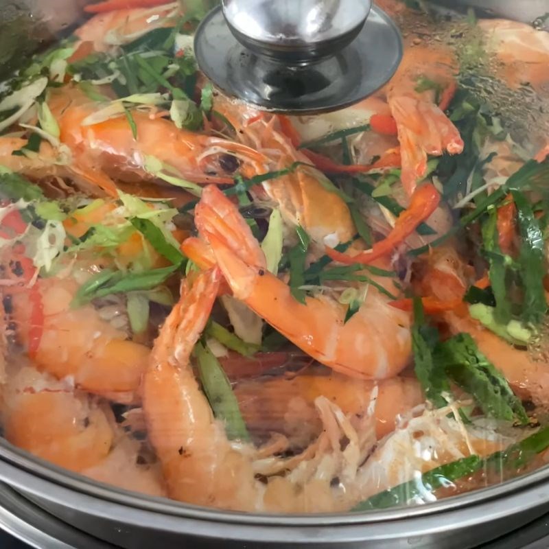 Bước 4 Hấp tôm sả bia cách thủy Tôm hấp sả bia
