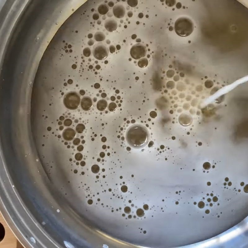 Bước 4 Hấp tôm sả bia cách thủy Tôm hấp sả bia