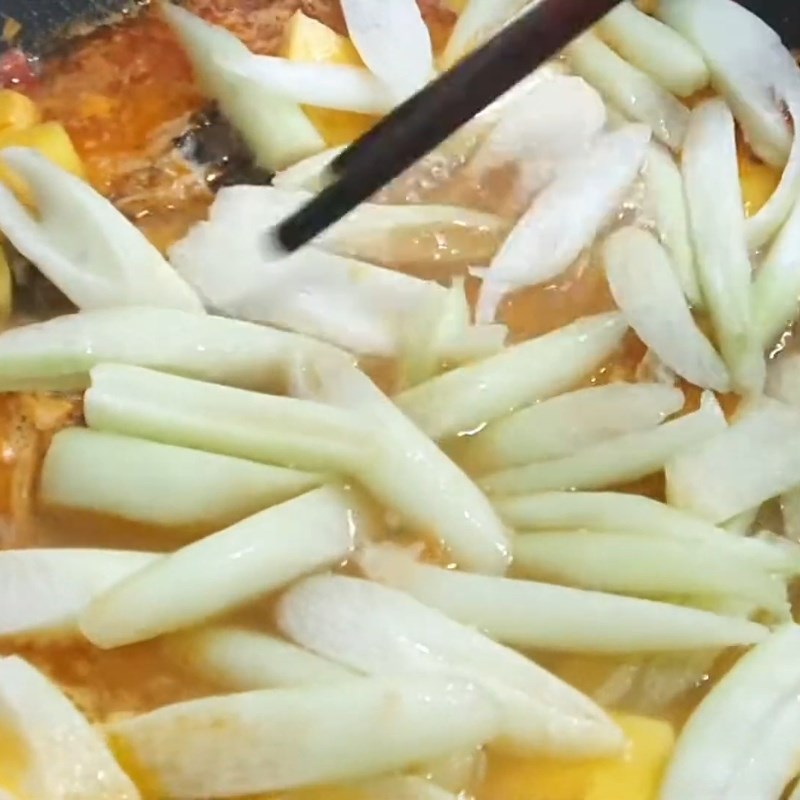 Bước 4 Hoàn thiện món canh chua Cá chép giòn nấu canh chua