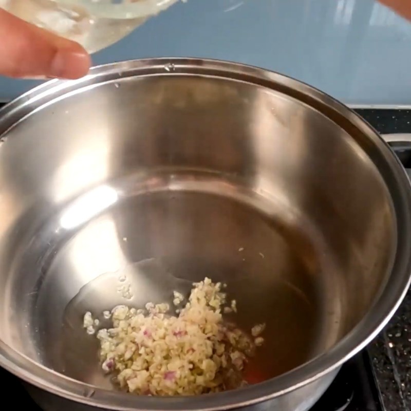 Bước 3 Kho giò heo nước dừa Giò heo kho nước dừa