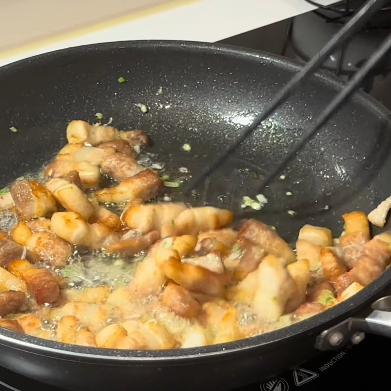 Bước 3 Làm kho quẹt tôm thịt Kho quẹt tôm thịt