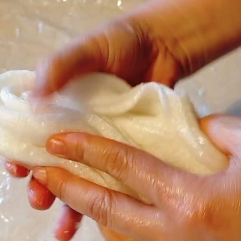 Bước 4 Làm nguội sơ bộ và kéo kẹo Kẹo kéo đậu phộng