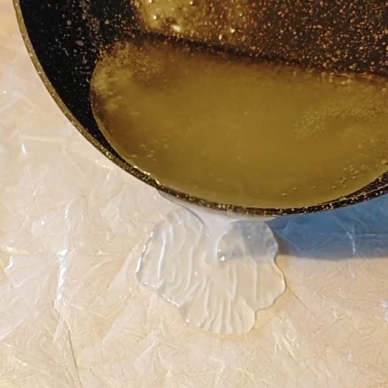 Bước 4 Làm nguội sơ bộ và kéo kẹo Kẹo kéo đậu phộng