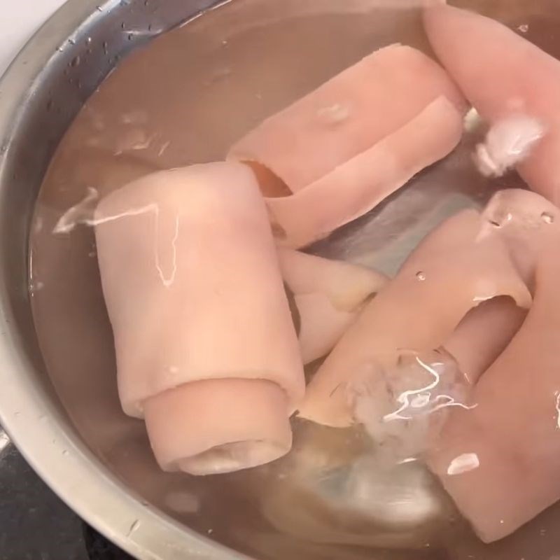 Bước 3 Làm nguội và cắt bì heo Chả lụa bì ớt xiêm xanh