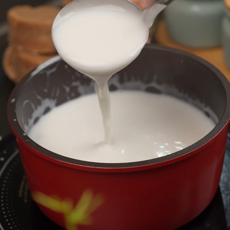 Bước 4 Làm nước cốt dừa béo ngậy Chè sắn nóng