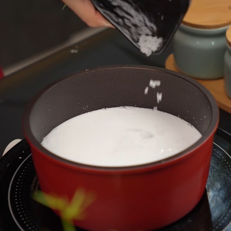 Bước 4 Làm nước cốt dừa béo ngậy Chè sắn nóng