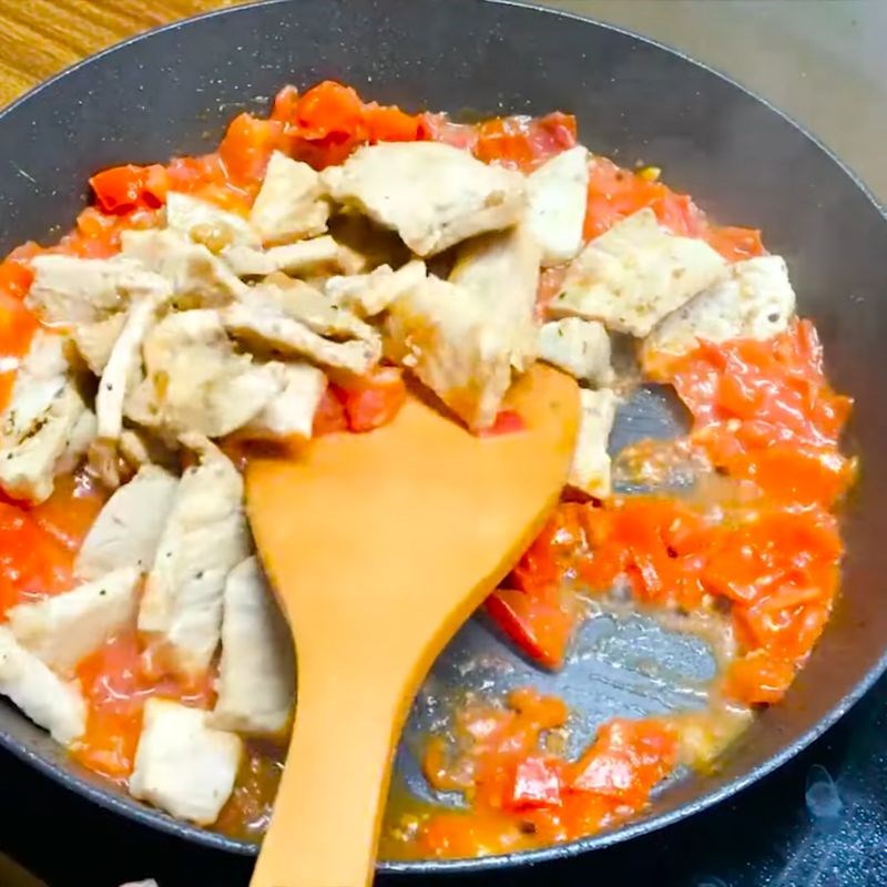Bước 5 Làm thịt heo sốt cà chua Thịt heo sốt cà chua