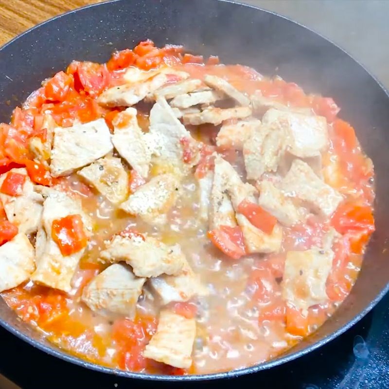 Bước 5 Làm thịt heo sốt cà chua Thịt heo sốt cà chua