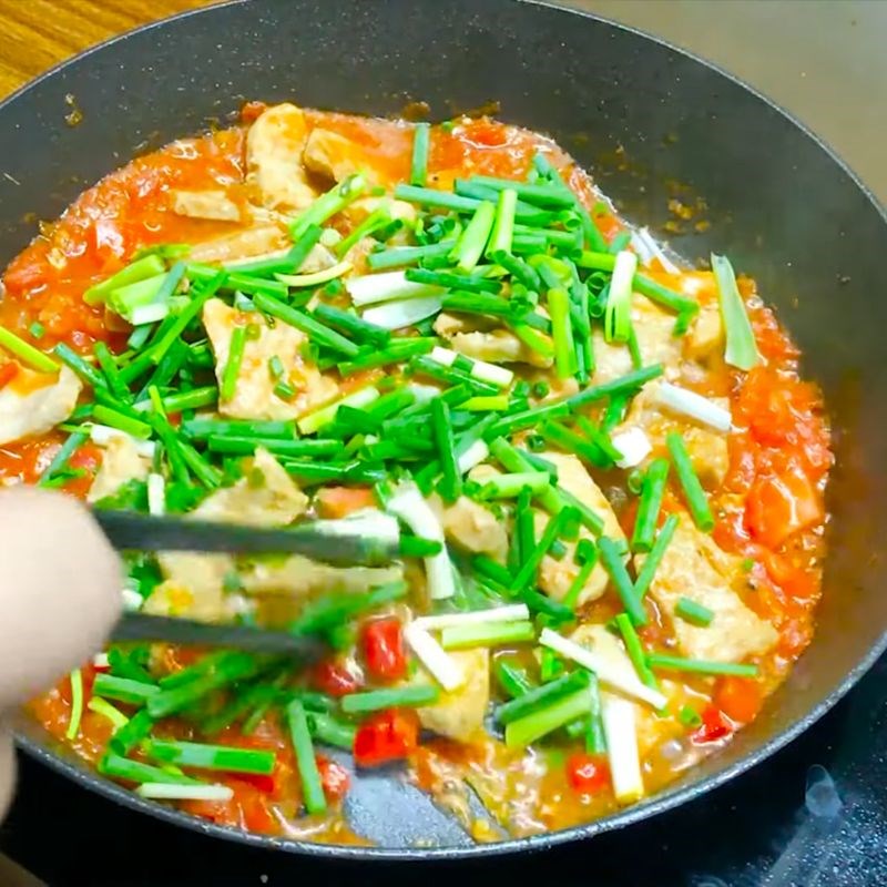 Bước 5 Làm thịt heo sốt cà chua Thịt heo sốt cà chua