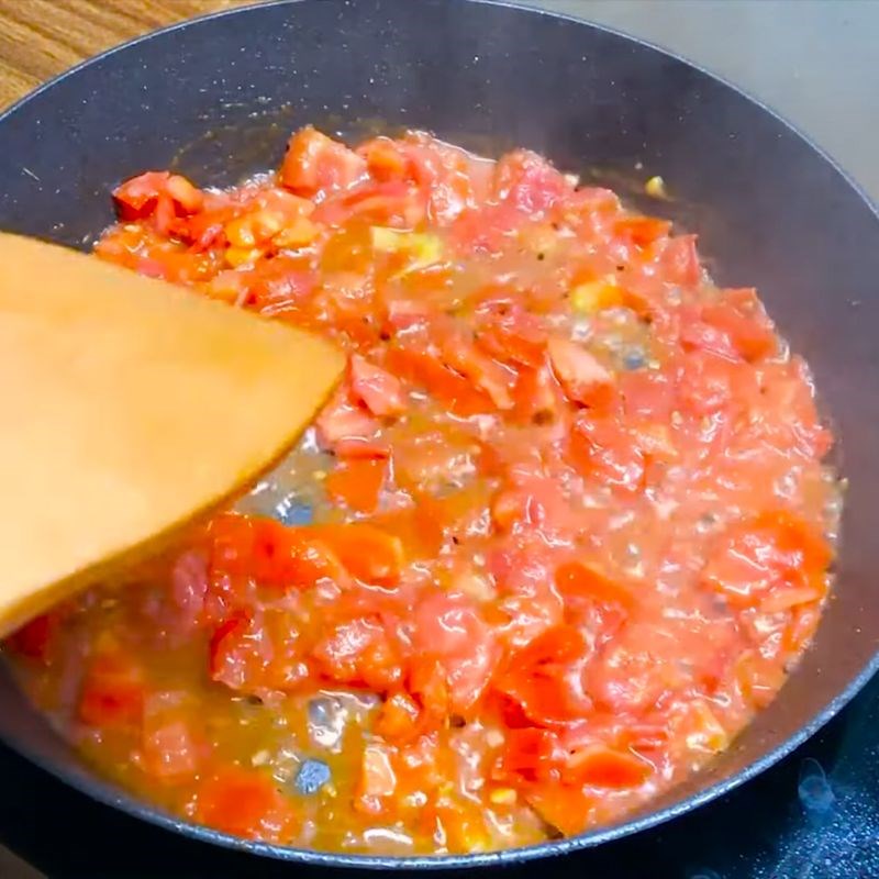 Bước 5 Làm thịt heo sốt cà chua Thịt heo sốt cà chua