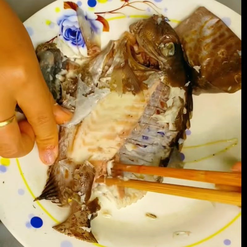 Bước 2 Lọc xương và tán nhuyễn thịt cá Cháo cá dìa cho bé