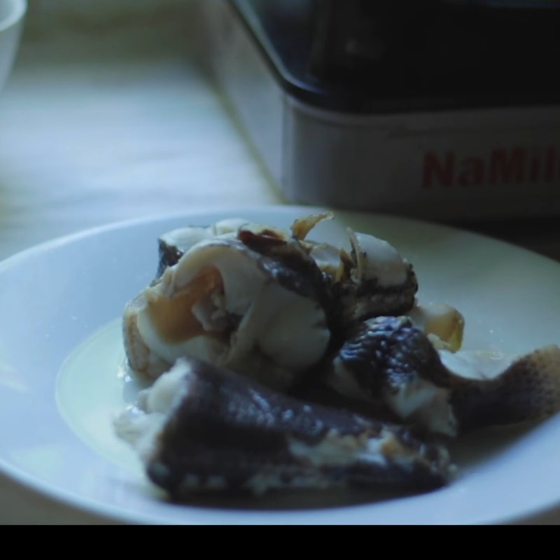 Bước 2 Luộc cá và chuẩn bị nước dùng Canh chua bông so đũa