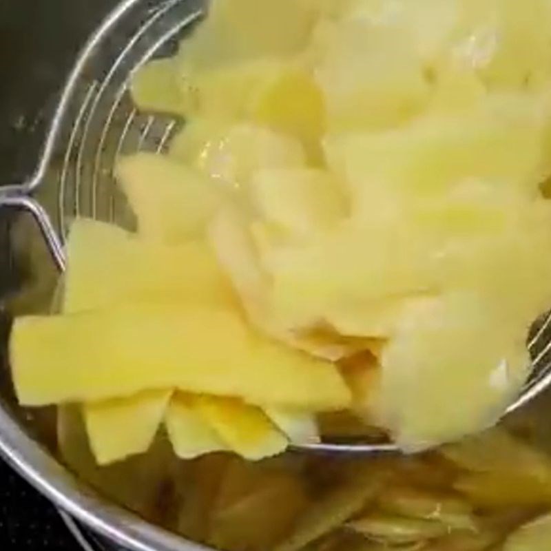 Bước 4 Luộc gừng lần 2 và ngâm đá lạnh Gừng sấy khô