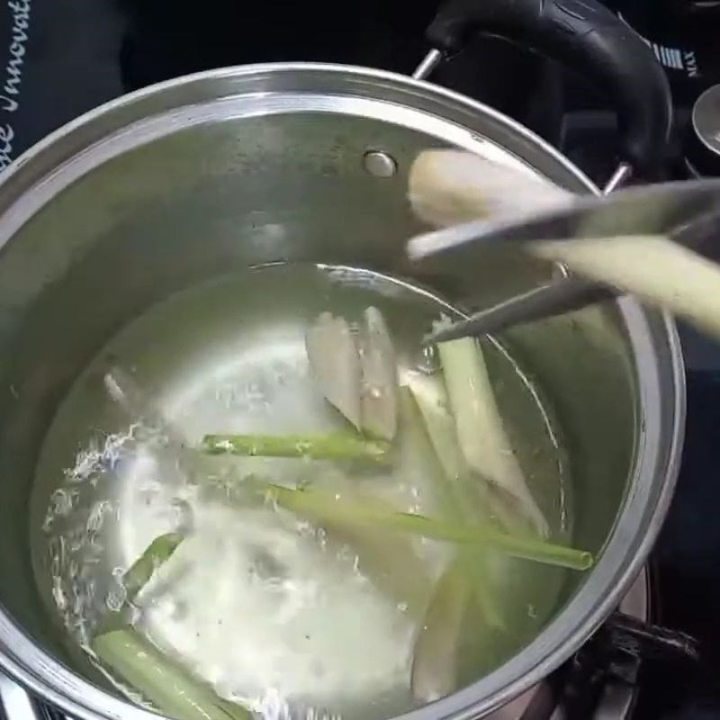 Bước 2 Luộc sơ bắp và ốc hương Ốc hương xào bơ bắp