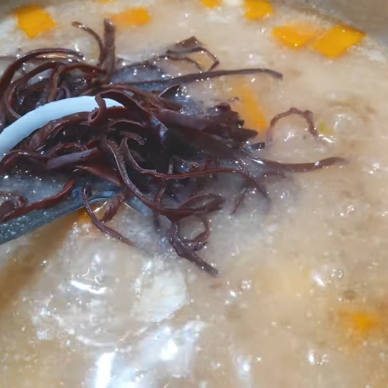 Bước 3 Nấu bột báng, bột khoai và củ quả Chè kiểm