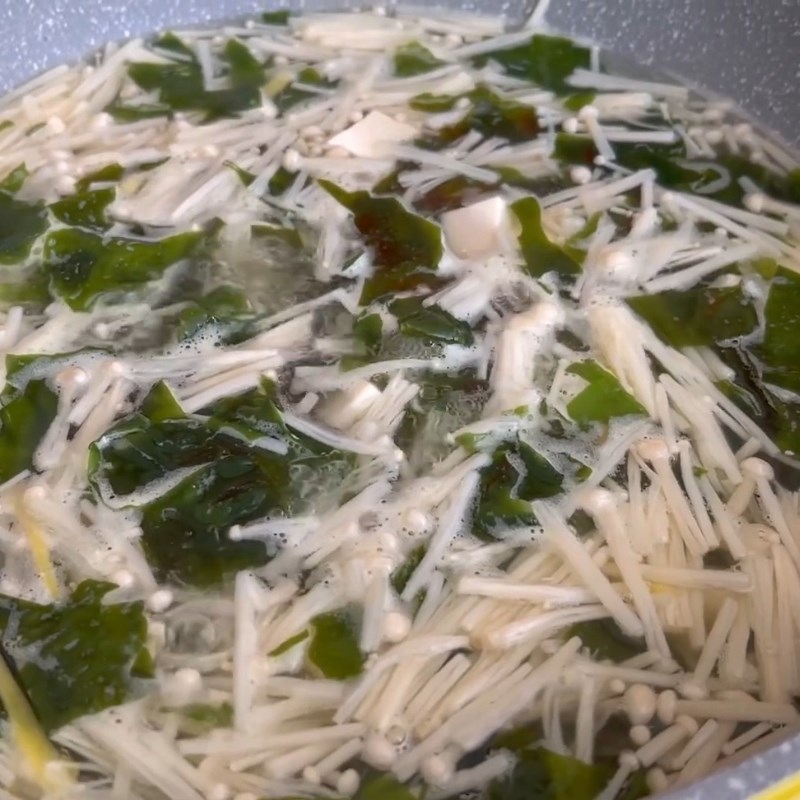Bước 2 Nấu canh rong biển đậu hũ chay Canh rong biển chay