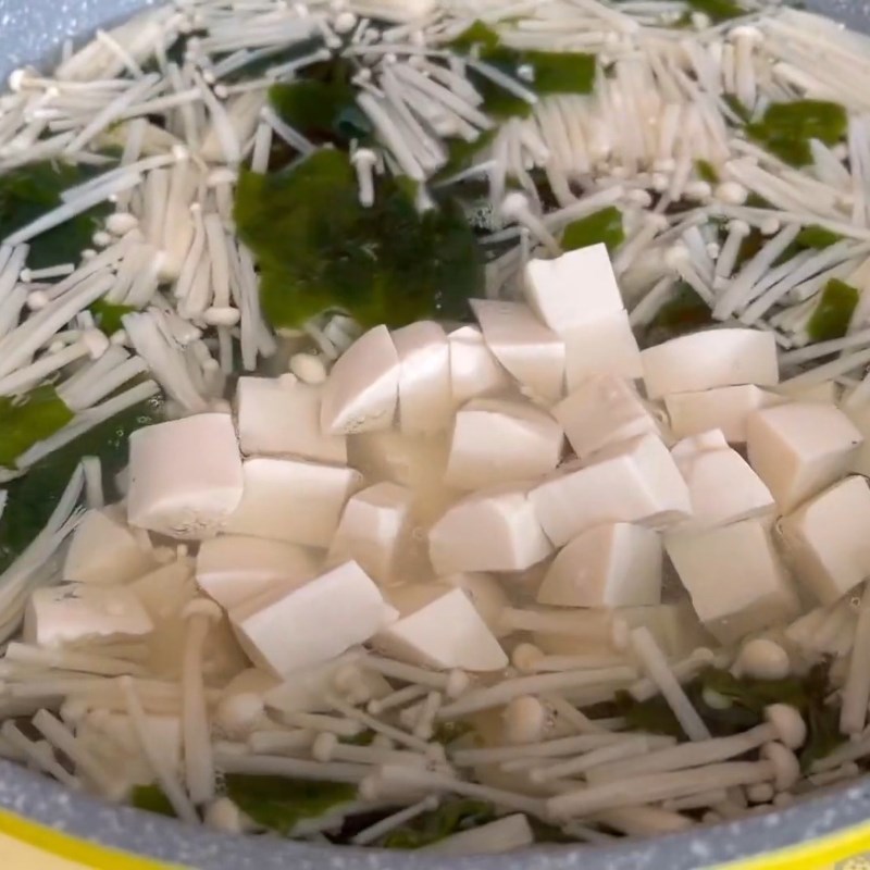 Bước 2 Nấu canh rong biển đậu hũ chay Canh rong biển chay