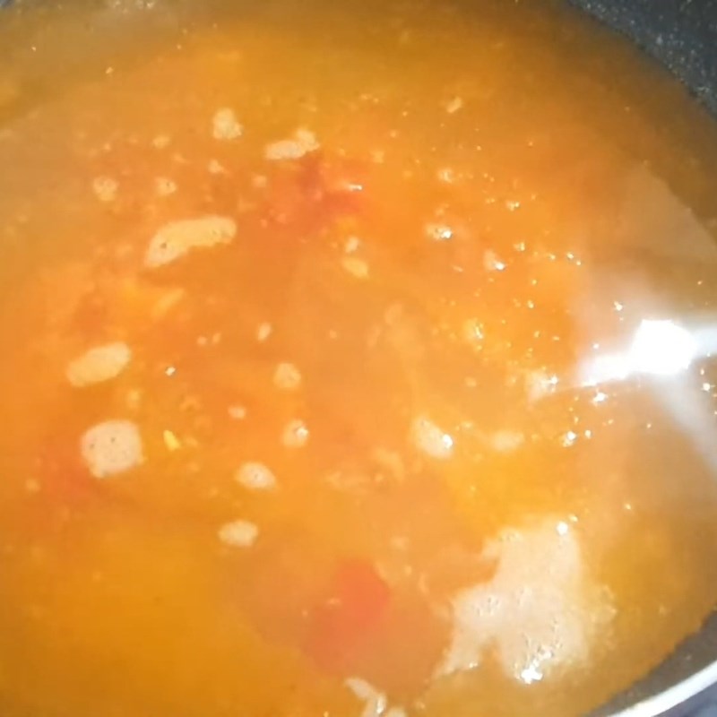 Bước 3 Nấu nước canh chua Cá chép giòn nấu canh chua