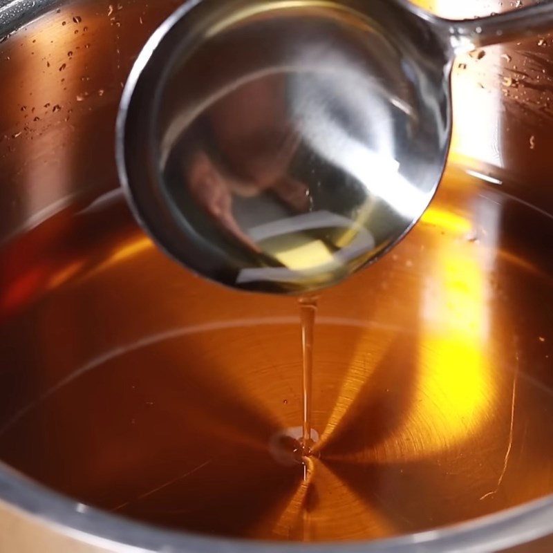 Bước 2 Nấu nước mắm sánh kẹo theo độ đặc mong muốn Nước mắm đặc kẹo