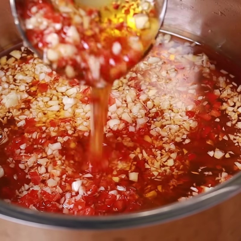 Bước 2 Nấu nước mắm sánh kẹo theo độ đặc mong muốn Nước mắm đặc kẹo