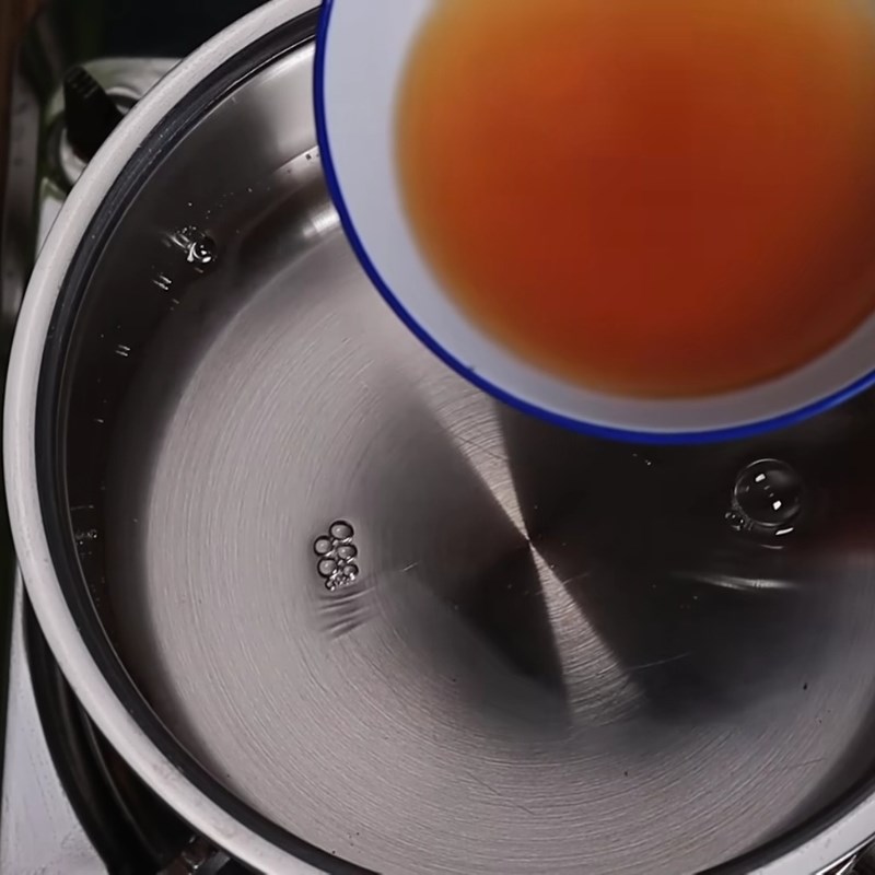 Bước 1 Nấu nước mắm và các nguyên liệu cơ bản Nước mắm đặc kẹo