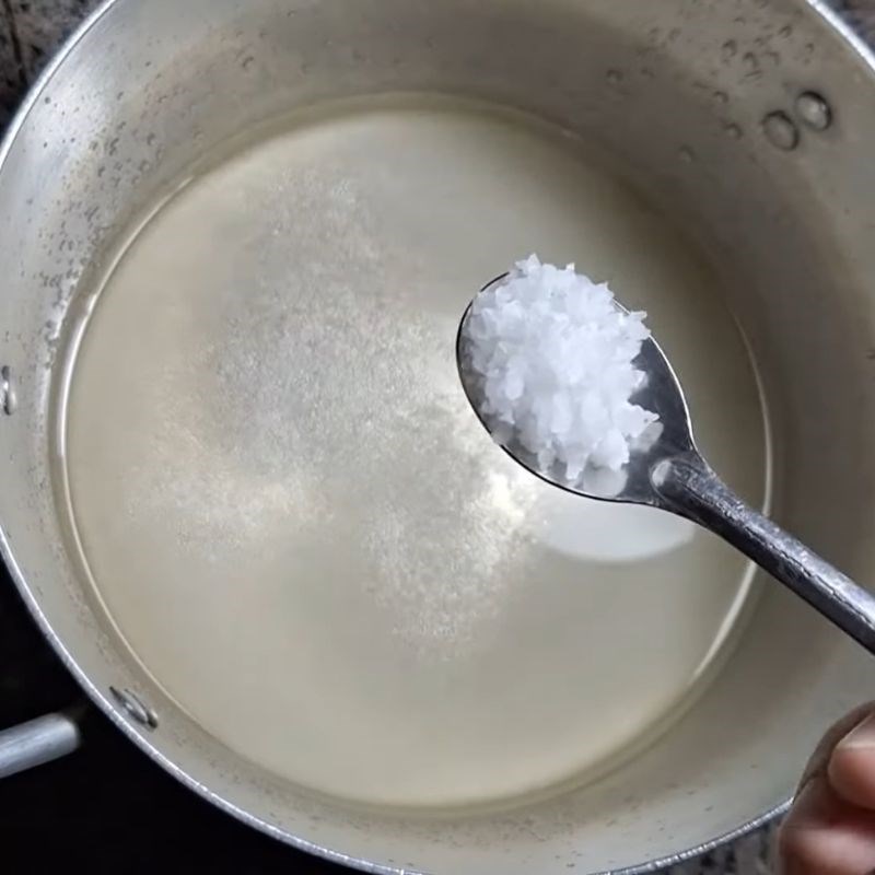 Bước 3 Nấu nước ngâm hành tím Hành tím thái lát ngâm ăn liền