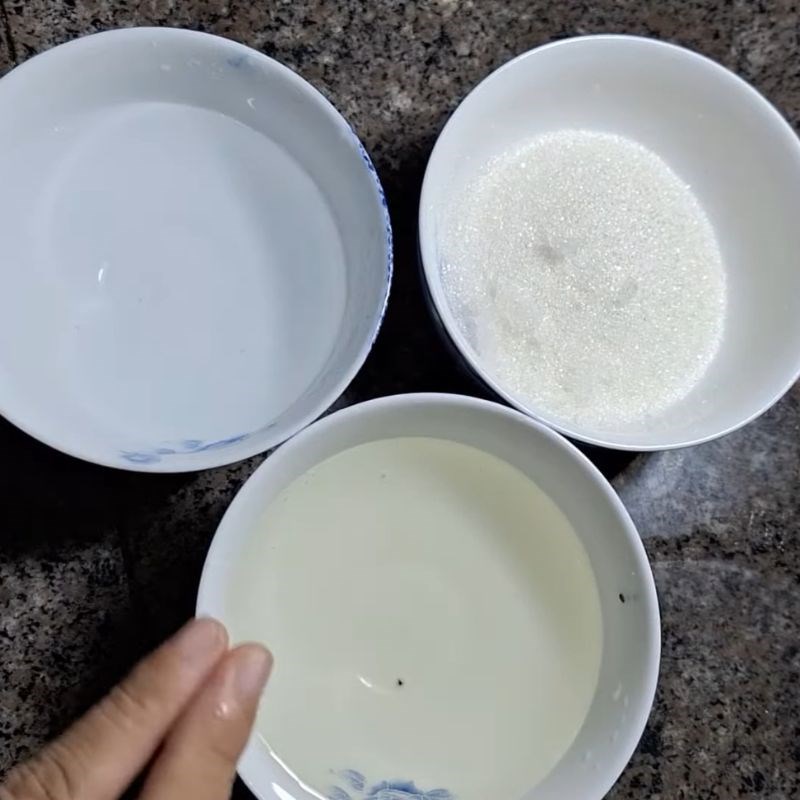 Bước 3 Nấu nước ngâm hành tím Hành tím thái lát ngâm ăn liền