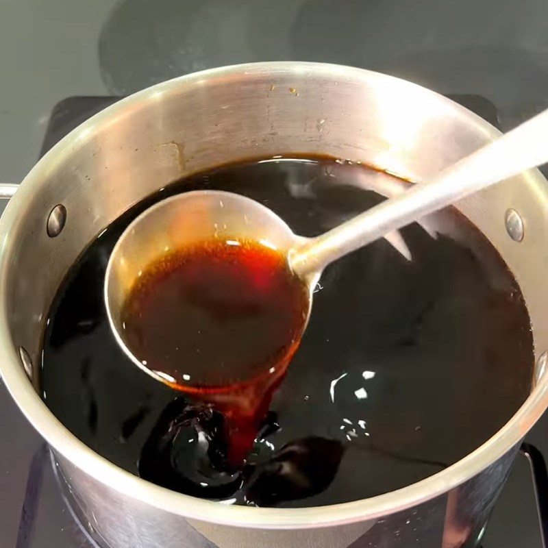 Bước 2 Nấu nước tương chua ngọt đậm đà Nước tương tỏi ớt