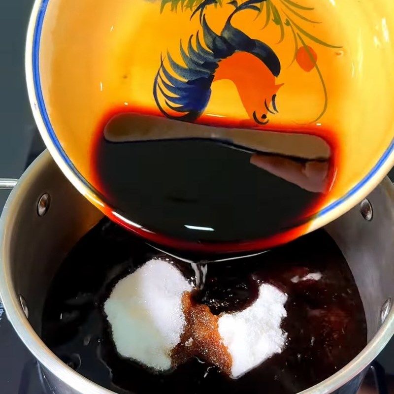 Bước 2 Nấu nước tương chua ngọt đậm đà Nước tương tỏi ớt