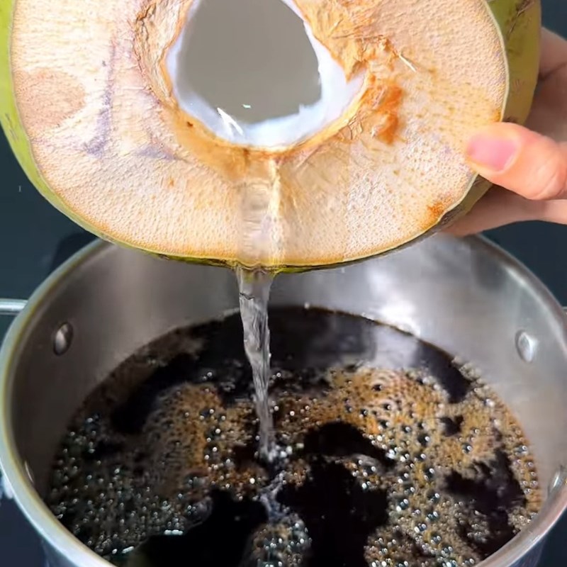 Bước 2 Nấu nước tương chua ngọt đậm đà Nước tương tỏi ớt