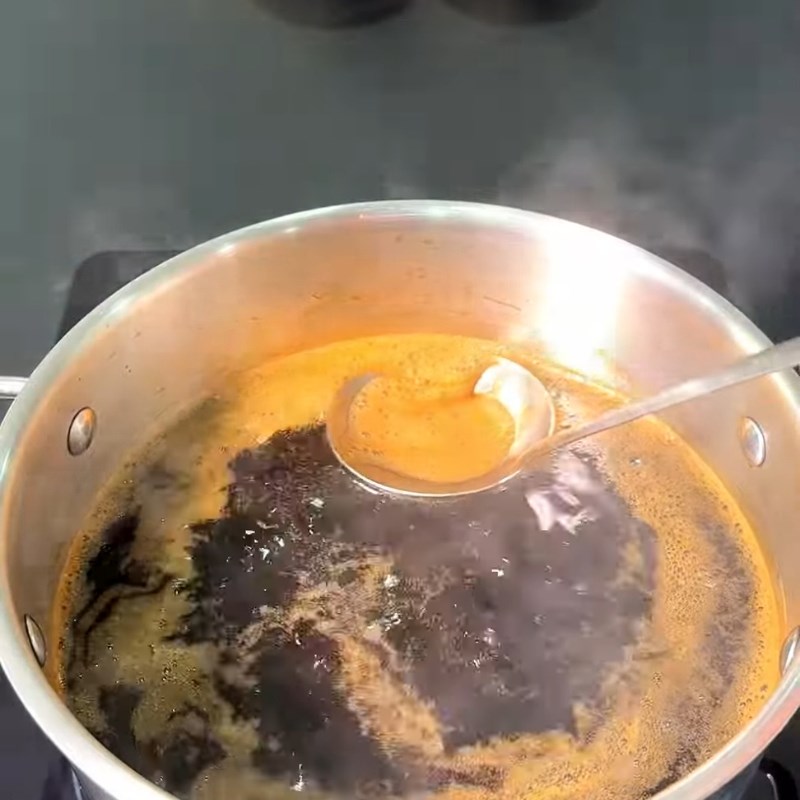 Bước 2 Nấu nước tương chua ngọt đậm đà Nước tương tỏi ớt