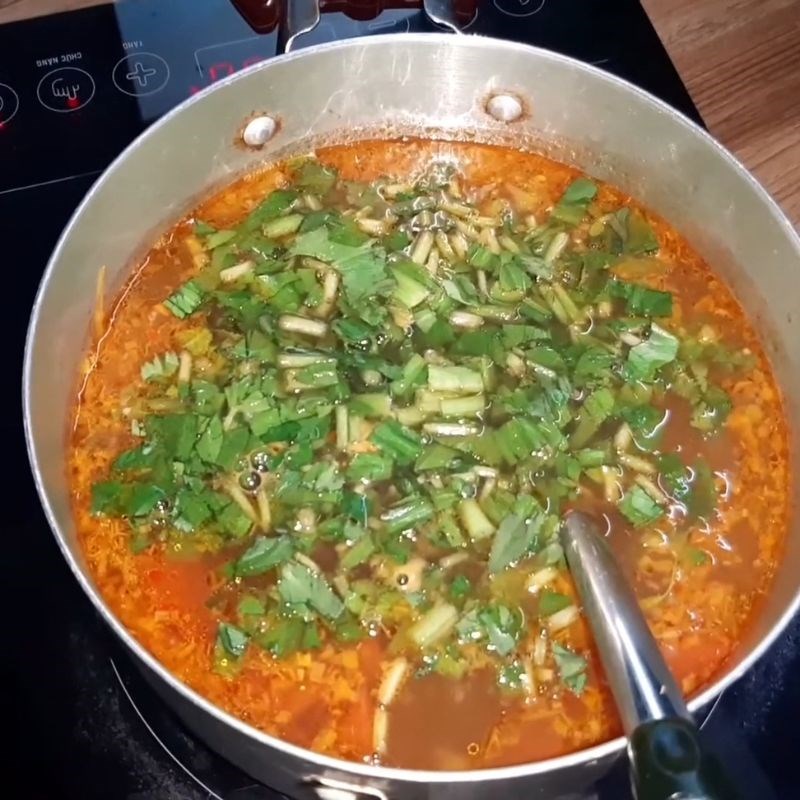 Bước 3 Nêm nếm và hoàn thiện nước lẩu Lẩu Thái bằng gói gia vị