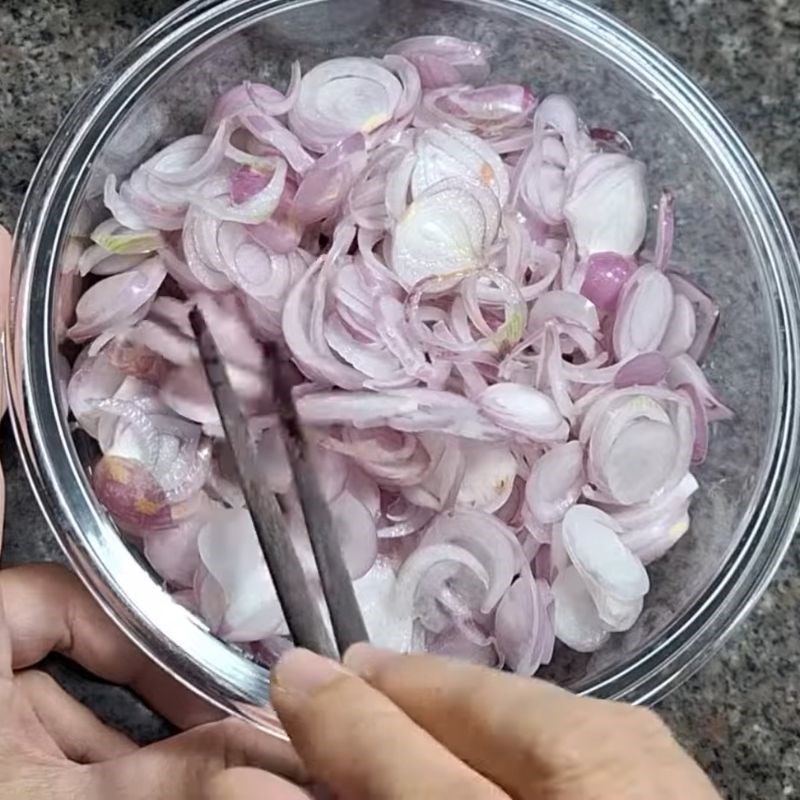 Bước 4 Ngâm hành Hành tím thái lát ngâm ăn liền
