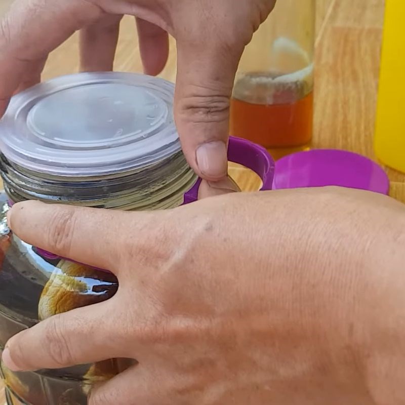 Bước 2 Ngâm rượu Rượu nấm lim xanh