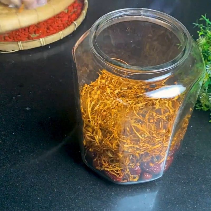 Bước 3 Ngâm rượu táo đỏ kỷ tử đông trùng hạ thảo Kỷ tử ngâm rượu