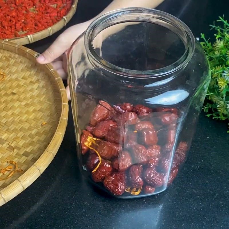 Bước 3 Ngâm rượu táo đỏ kỷ tử đông trùng hạ thảo Kỷ tử ngâm rượu
