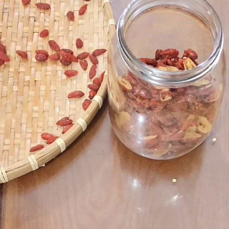 Bước 3 Ngâm táo đỏ kỷ tử đông trùng hạ thảo với mật ong Táo đỏ kỷ tử ngâm với mật ong