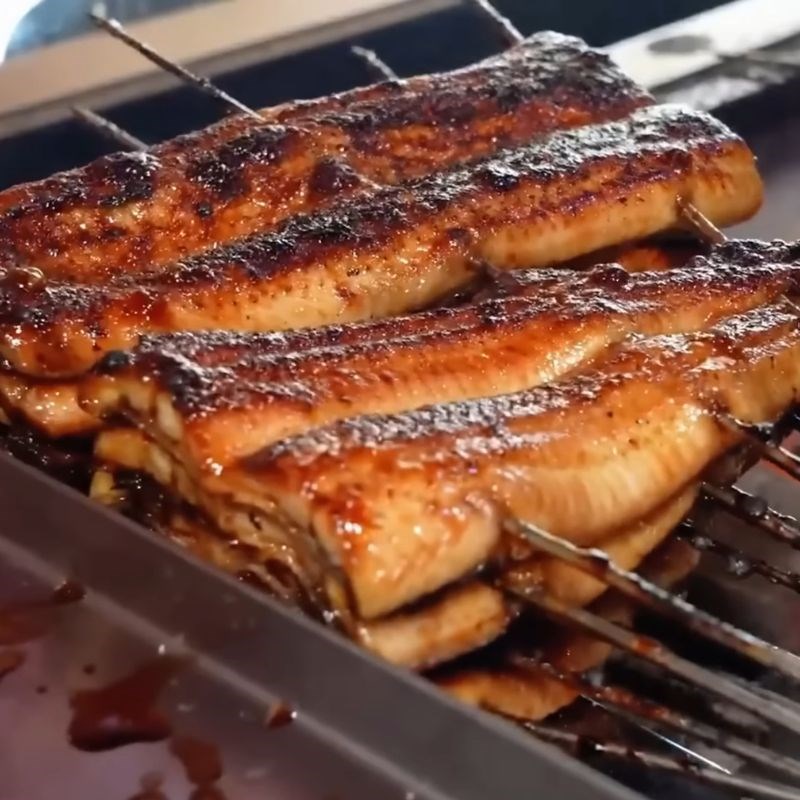 Bước 4 Nhúng lươn vào sốt Lươn nhật nướng