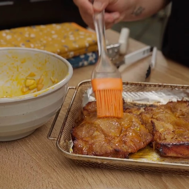 Bước 3 Nướng thịt bằng nồi chiên không dầu Thịt nướng ngũ vị hương