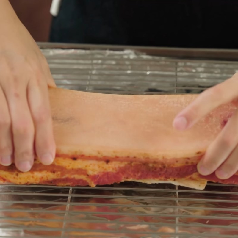 Bước 3 Nướng thịt lợn quay giòn bì trong lò Thịt lợn quay giòn bì