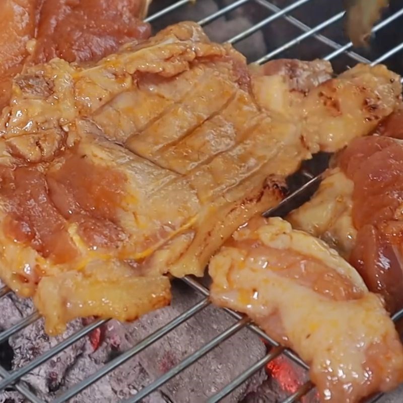 Bước 5 Nướng thịt thơm lừng Ướp thịt nướng cơm tấm